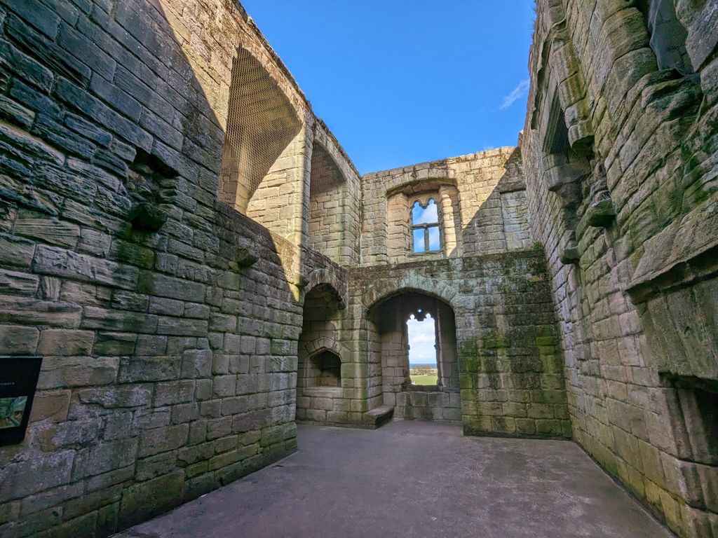 warkworth-castle-great-chamber.jpg